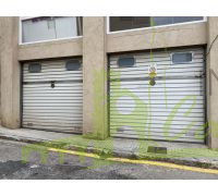 Garaje con dos puertas 