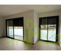 Salón comedor con ventanales al balcón