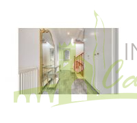 Escalera con acceso a la planta primera