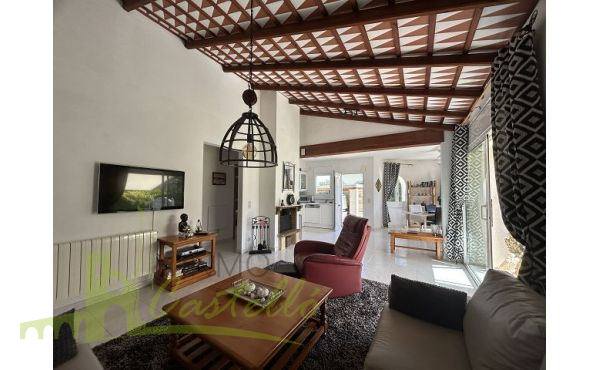 Salon comedor con cocina integrada