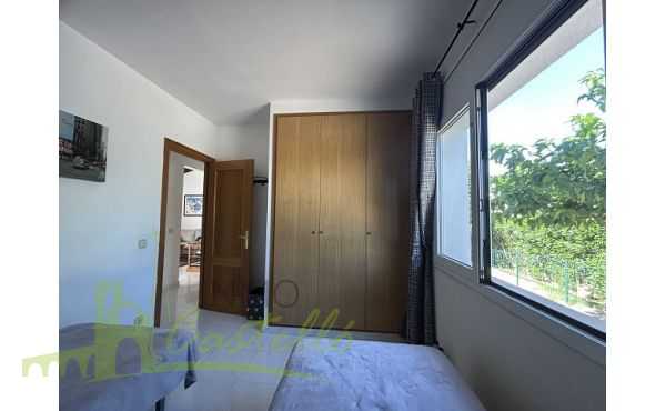 Dormitorio doble con armarios empotrados