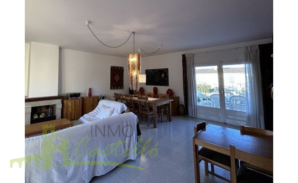 Salón comedor con salida terraza trasera