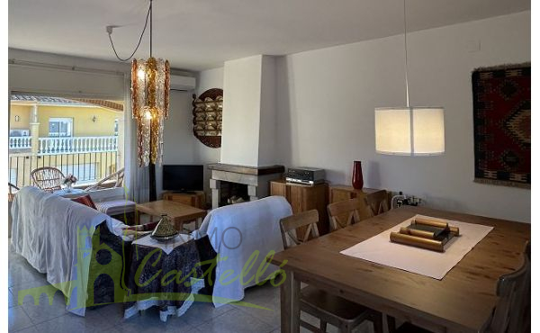 Salón comedor con salida terraza delantera