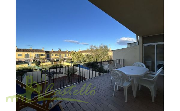 Terraza trasera con vistas al patio jardín