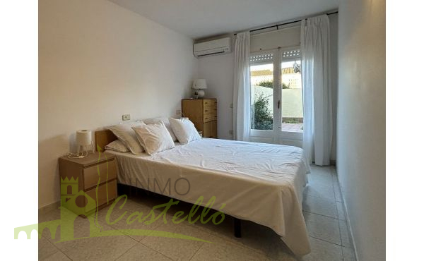 Dormitorio doble-2 con salida al patio jardín