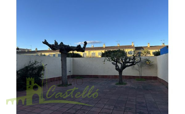 Patio jardín con vistas