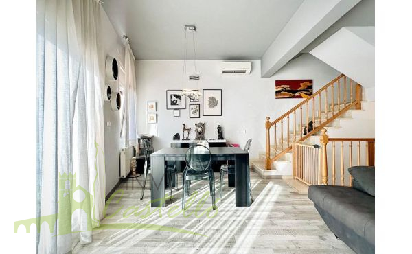 Salón comedor con salida a una terraza