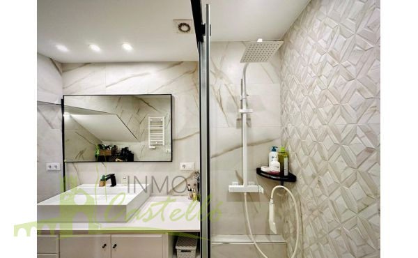 Baño principal con ducha