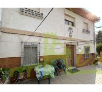 Fachada y patio