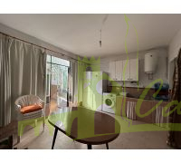 Habitación multiuso con estufa de leña y lavadero
