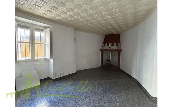 Salón comedor con chimenea
