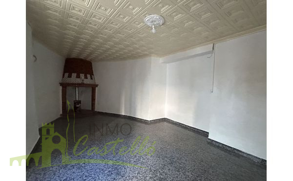 Salón comedor con chimenea