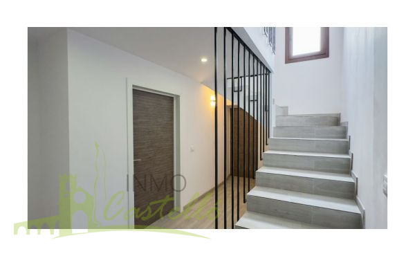 Pasillo con escalera