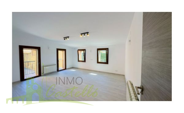 Planta primera salón con balcón