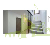 Pasillo con escalera