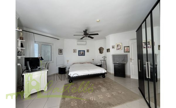Dormitorio suite con vestidor y baño completo con bañera