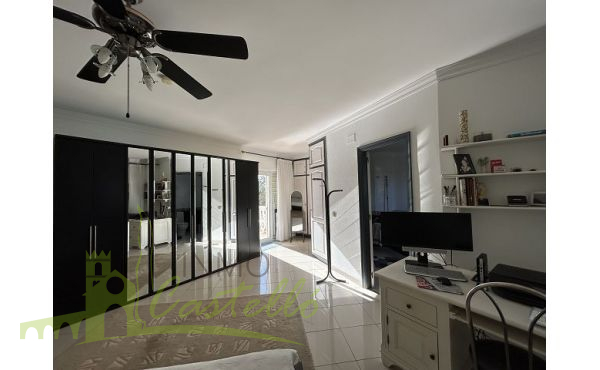 Dormitorio suite con vestidor y baño completo con bañera