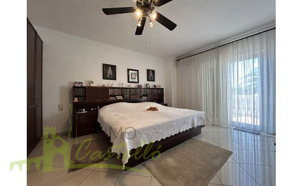 Amplio dormitorio doble