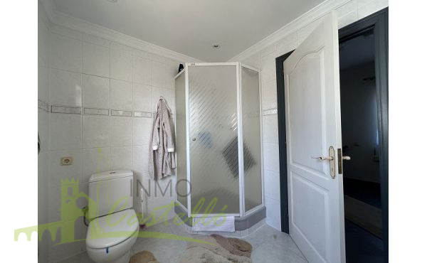 Baño completo con ducha