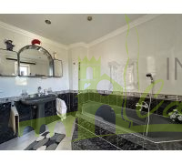 Baño completo con bañera esquinera