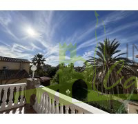 Terraza con acceso desde los dos dormitorios
