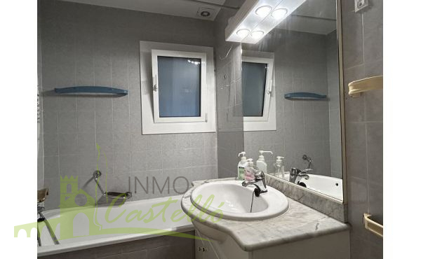 Baño completo con bañera