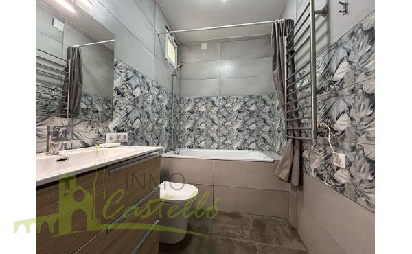 Baño completo con bañera