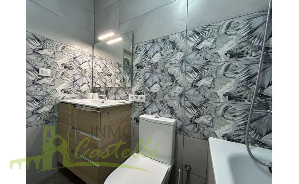 Baño completo con bañera